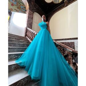 MONIQUE LHUILLIER Tulle Gown In Teal Size 10 $5995